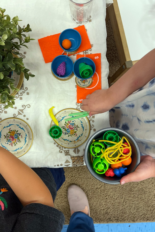 spanish immersion children learning food names